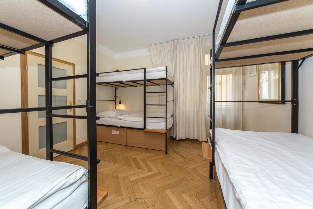 Hostel Mango Прага Екстер'єр фото